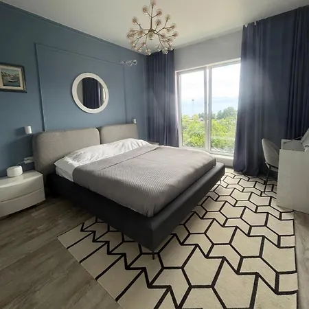 Luxury Marininist ,вид на море ,2 спальни Apartment Odessa